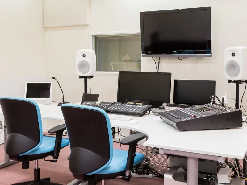 STUDIO BASEMENT の 1st